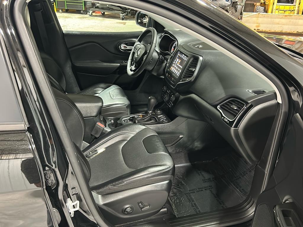 used 2023 Jeep Cherokee car, priced at $25,061