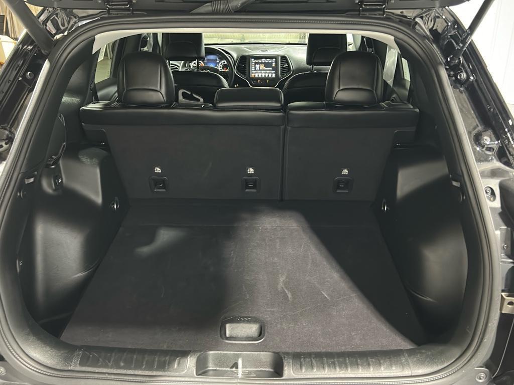 used 2023 Jeep Cherokee car, priced at $25,061