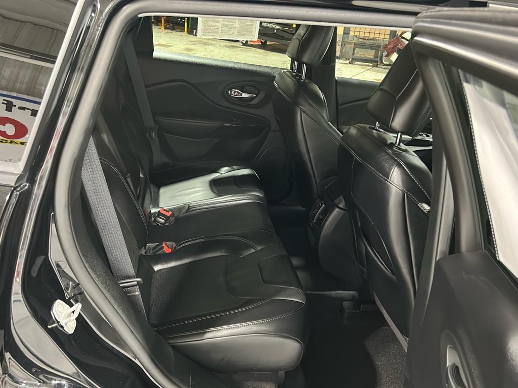used 2023 Jeep Cherokee car, priced at $25,061