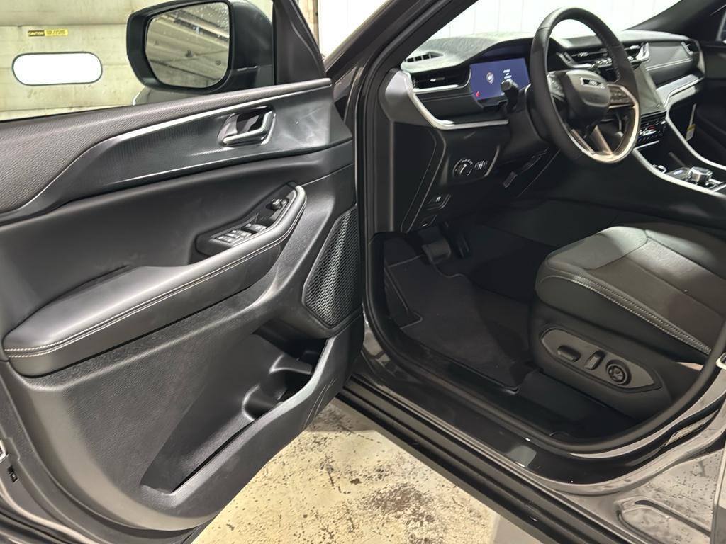 new 2025 Jeep Grand Cherokee L car, priced at $46,410