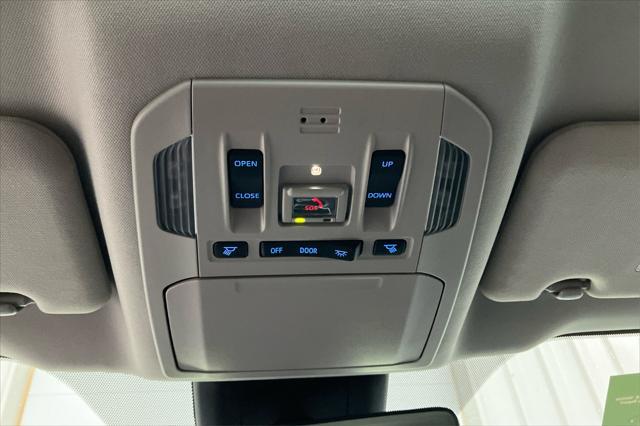 used 2022 Toyota Highlander car, priced at $35,993