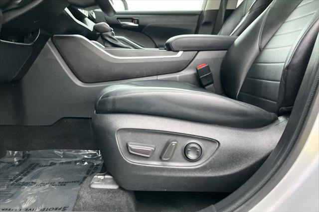 used 2022 Toyota Highlander car, priced at $35,993