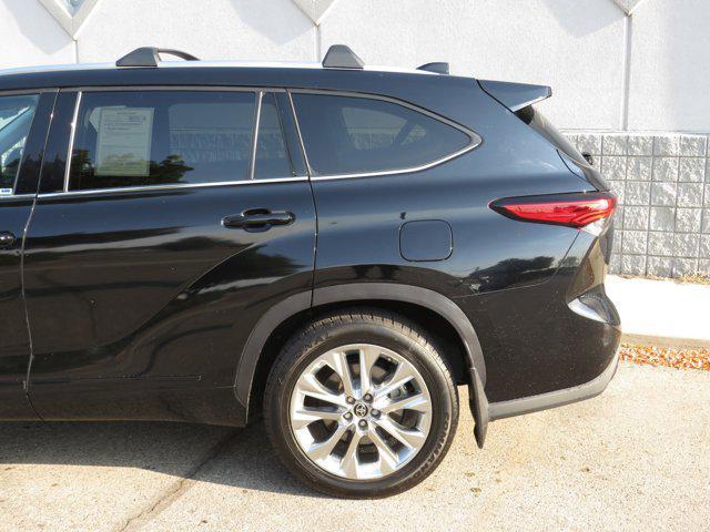 used 2022 Toyota Highlander car, priced at $35,989