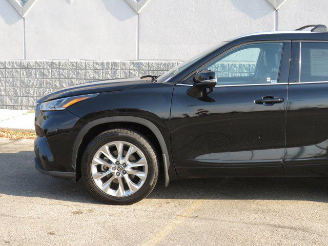 used 2022 Toyota Highlander car, priced at $35,989