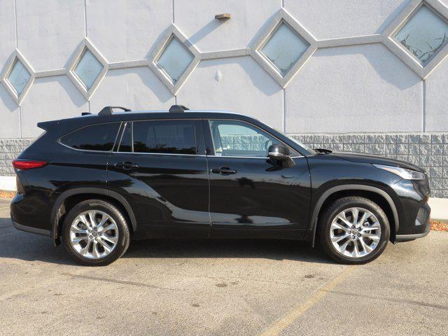 used 2022 Toyota Highlander car, priced at $35,989