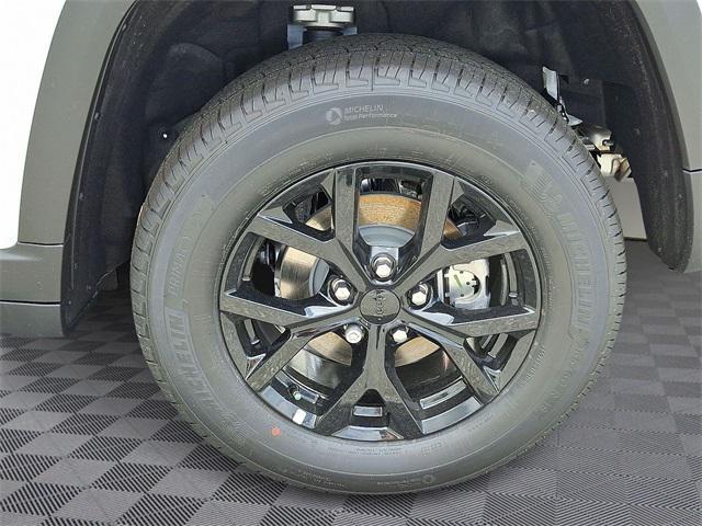 new 2025 Jeep Grand Cherokee car, priced at $41,104