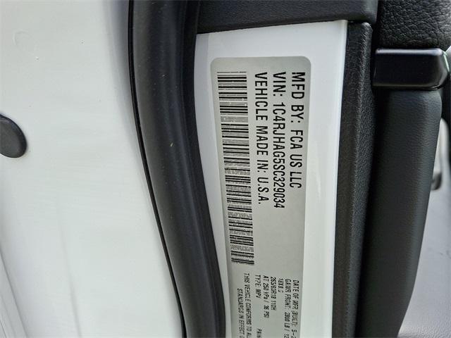 new 2025 Jeep Grand Cherokee car, priced at $41,104