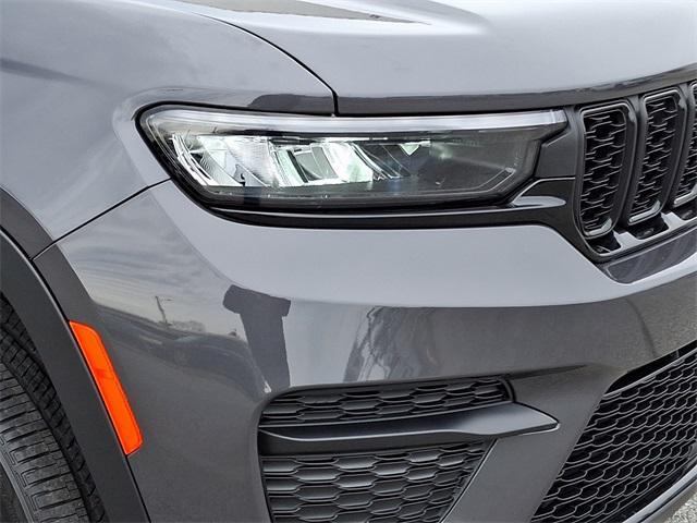 new 2025 Jeep Grand Cherokee car, priced at $45,062