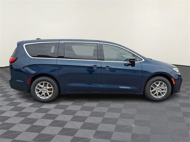 new 2025 Chrysler Pacifica car, priced at $42,920