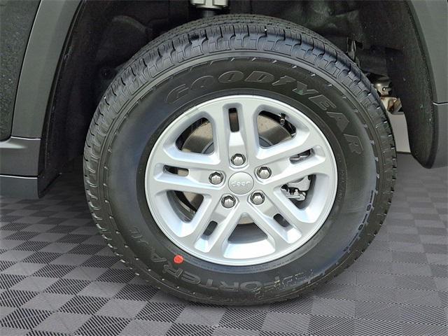 new 2025 Jeep Grand Cherokee car, priced at $37,139