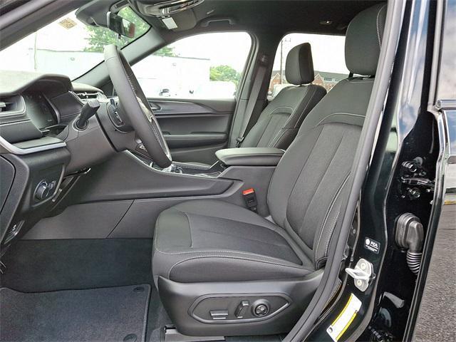 new 2025 Jeep Grand Cherokee car, priced at $37,139
