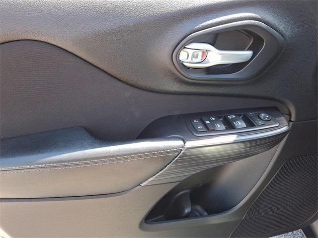 used 2015 Jeep Cherokee car, priced at $14,995