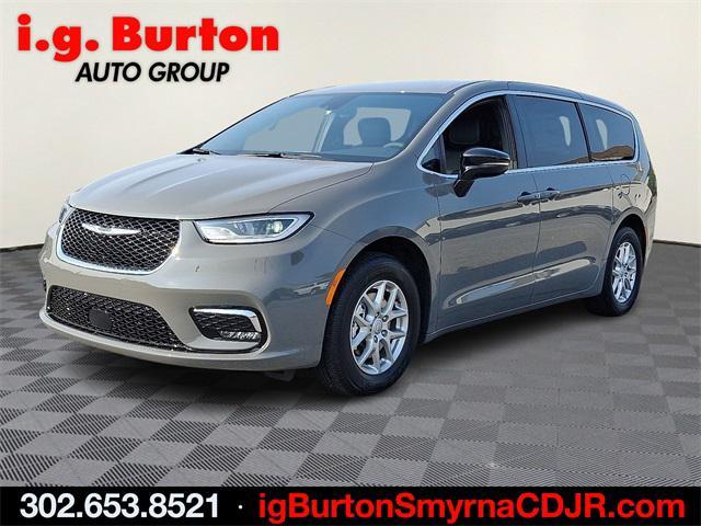 new 2025 Chrysler Pacifica car, priced at $42,019