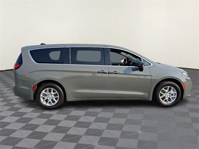 new 2025 Chrysler Pacifica car, priced at $42,019