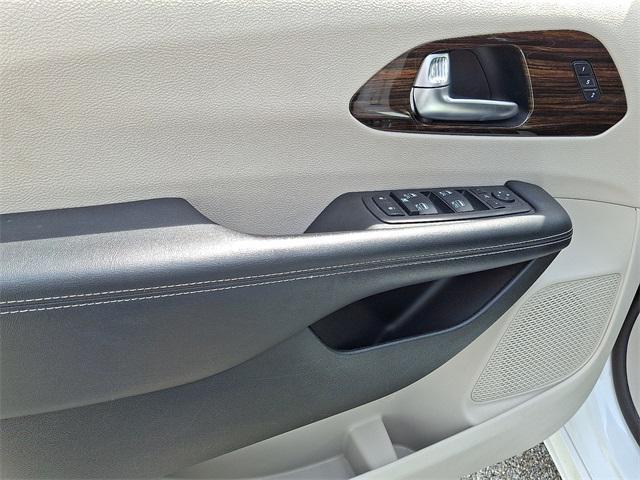 used 2023 Chrysler Pacifica car, priced at $33,599
