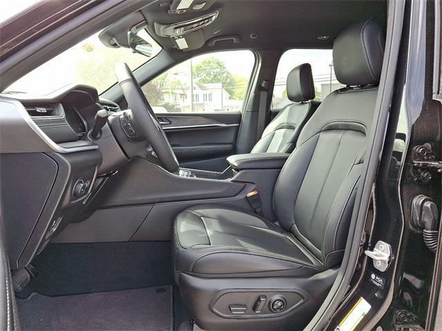 new 2025 Jeep Grand Cherokee car, priced at $47,041