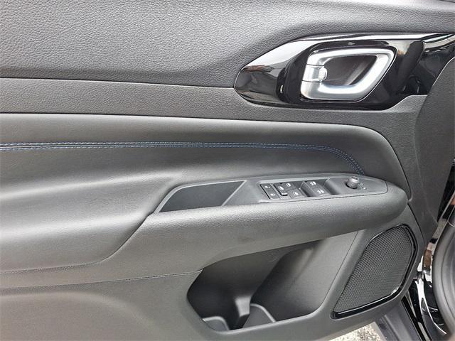 new 2025 Jeep Compass car, priced at $28,255