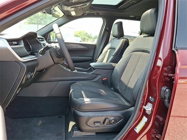 new 2025 Jeep Grand Cherokee car, priced at $43,910