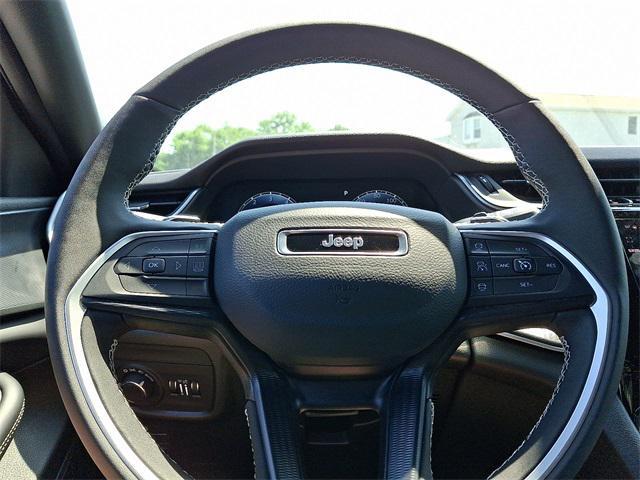 new 2025 Jeep Grand Cherokee car, priced at $43,910