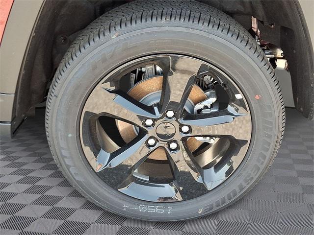 new 2025 Jeep Grand Cherokee car, priced at $43,910