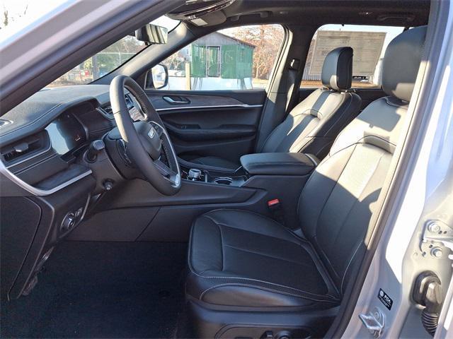 new 2025 Jeep Grand Cherokee car, priced at $55,885