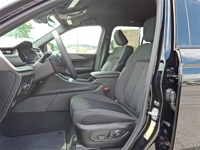 new 2025 Jeep Grand Cherokee car, priced at $37,502