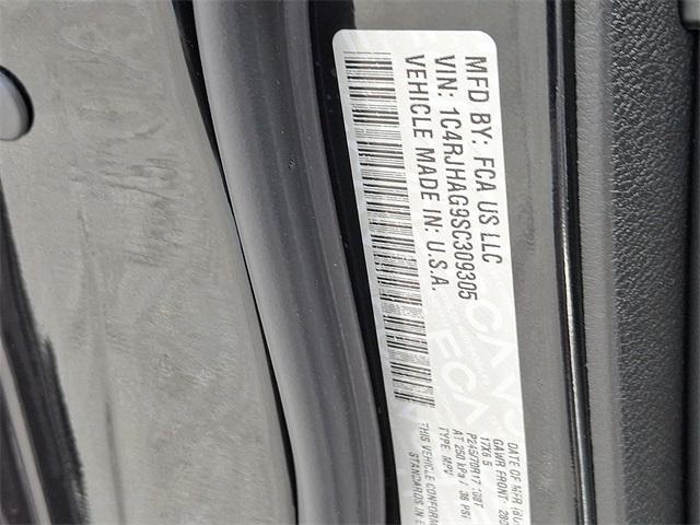 new 2025 Jeep Grand Cherokee car, priced at $37,502
