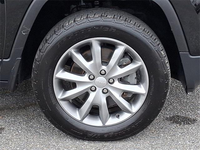 used 2018 Jeep Cherokee car, priced at $18,995