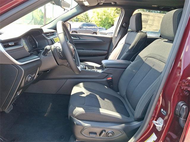 new 2025 Jeep Grand Cherokee car, priced at $40,913