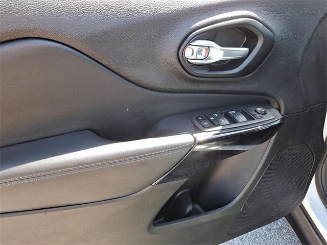 used 2023 Jeep Cherokee car, priced at $25,599