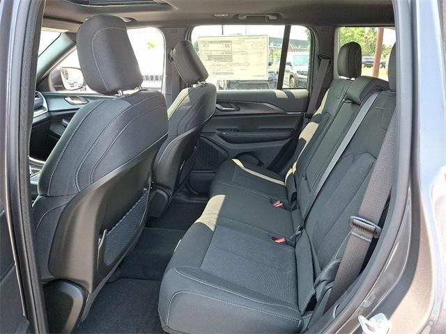new 2025 Jeep Grand Cherokee car, priced at $41,680