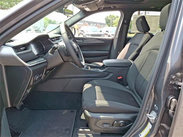new 2025 Jeep Grand Cherokee car, priced at $41,680