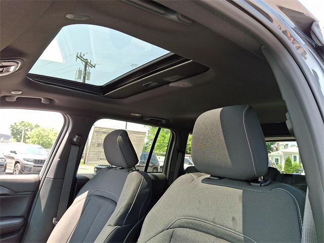 new 2025 Jeep Grand Cherokee car, priced at $41,680