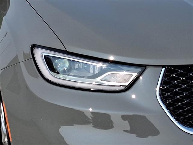 new 2025 Chrysler Pacifica car, priced at $47,084