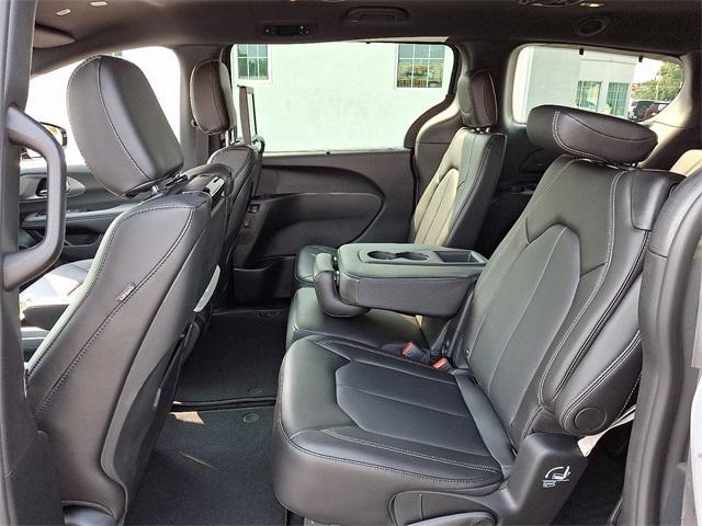 new 2025 Chrysler Pacifica car, priced at $47,084