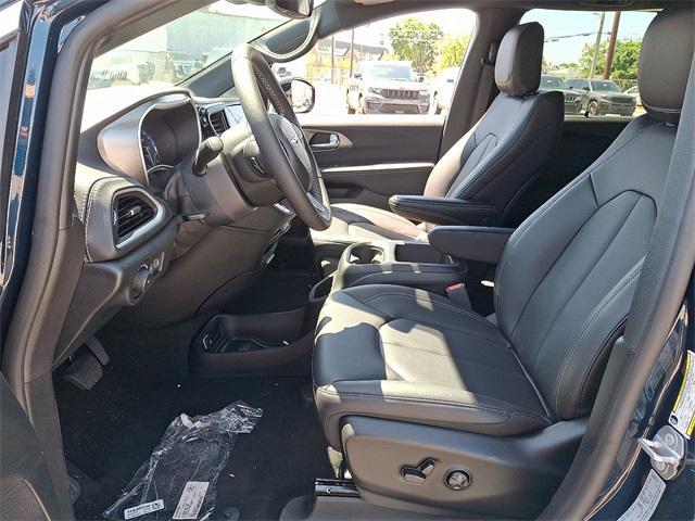 new 2025 Chrysler Pacifica car, priced at $45,920