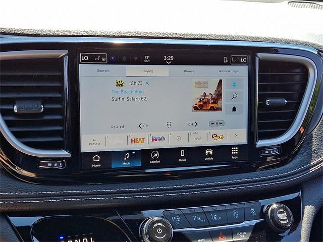 new 2025 Chrysler Pacifica car, priced at $45,920