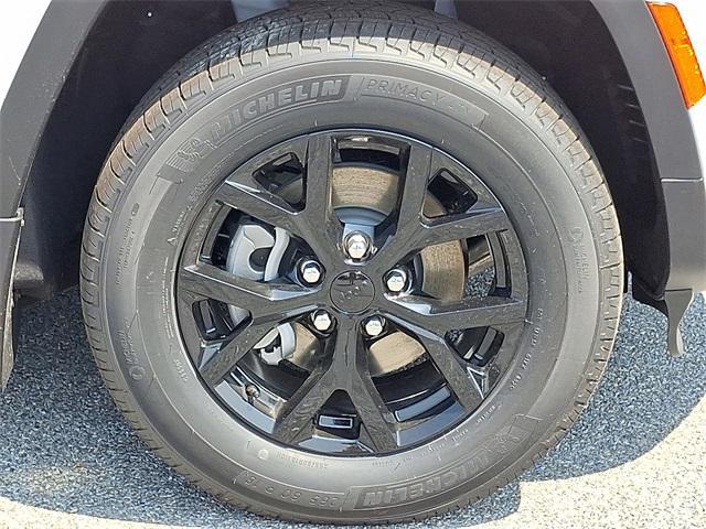 new 2025 Jeep Grand Cherokee car, priced at $42,358