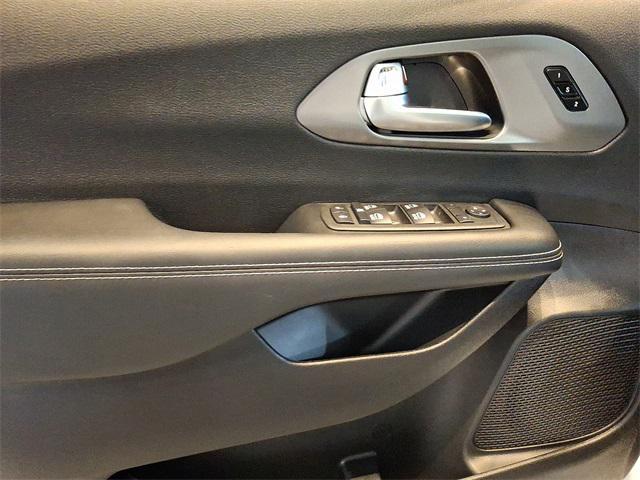 new 2025 Chrysler Pacifica car, priced at $44,367