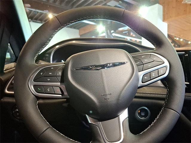 new 2025 Chrysler Pacifica car, priced at $44,367