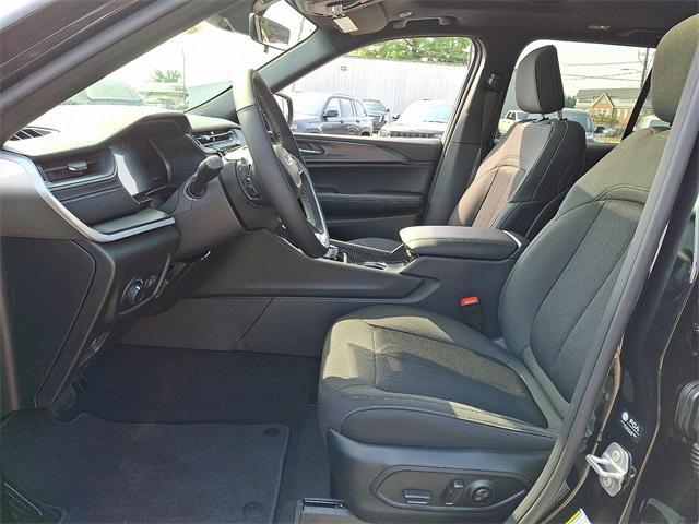 new 2025 Jeep Grand Cherokee car, priced at $41,680