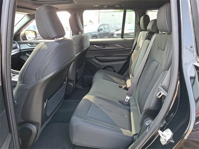 new 2025 Jeep Grand Cherokee car, priced at $41,680