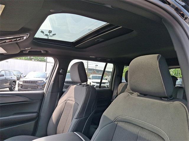 new 2025 Jeep Grand Cherokee car, priced at $41,680