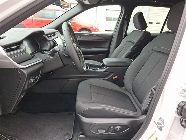 new 2025 Jeep Grand Cherokee car, priced at $40,451