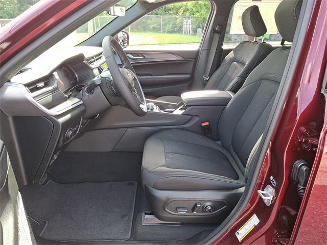 new 2025 Jeep Grand Cherokee car, priced at $39,680