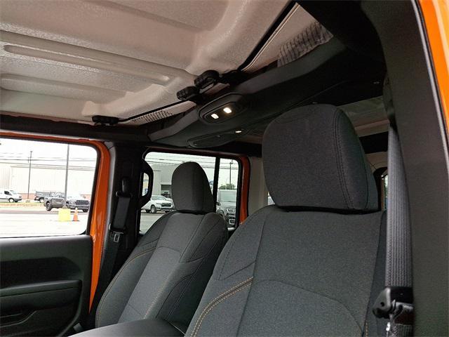 new 2025 Jeep Wrangler car, priced at $45,671