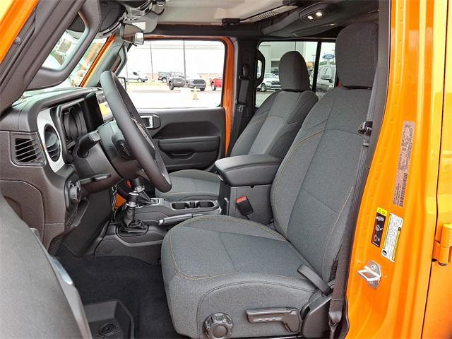 new 2025 Jeep Wrangler car, priced at $45,671