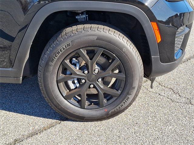 new 2025 Jeep Grand Cherokee car, priced at $46,530