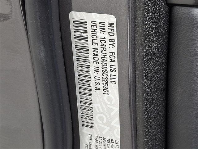 new 2025 Jeep Grand Cherokee car, priced at $39,680