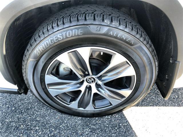 used 2024 Toyota Highlander car, priced at $38,963